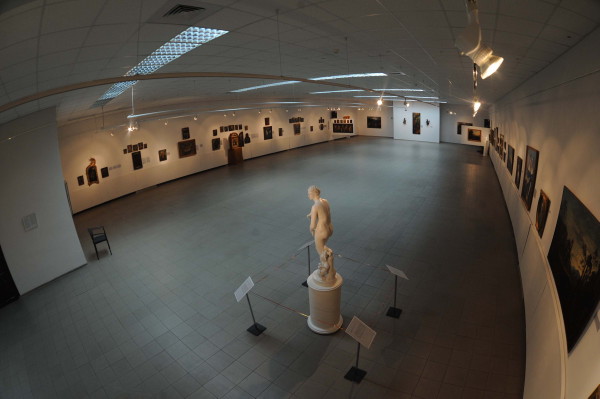 Image - Poltava Art Museum (exhibit hall).